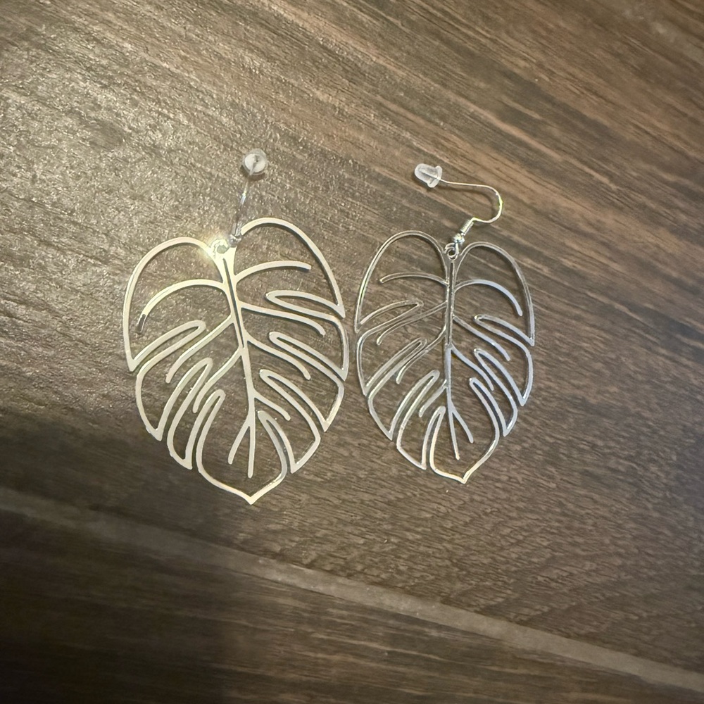 🪼 5/$10 Leaf Earrings